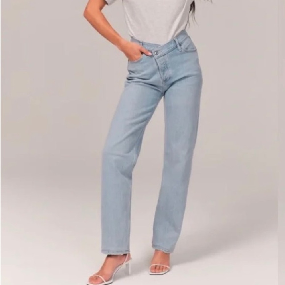 Abercrombie A&F Dad Jean Curve Love Crossover Button Denim Light Wash High Rise